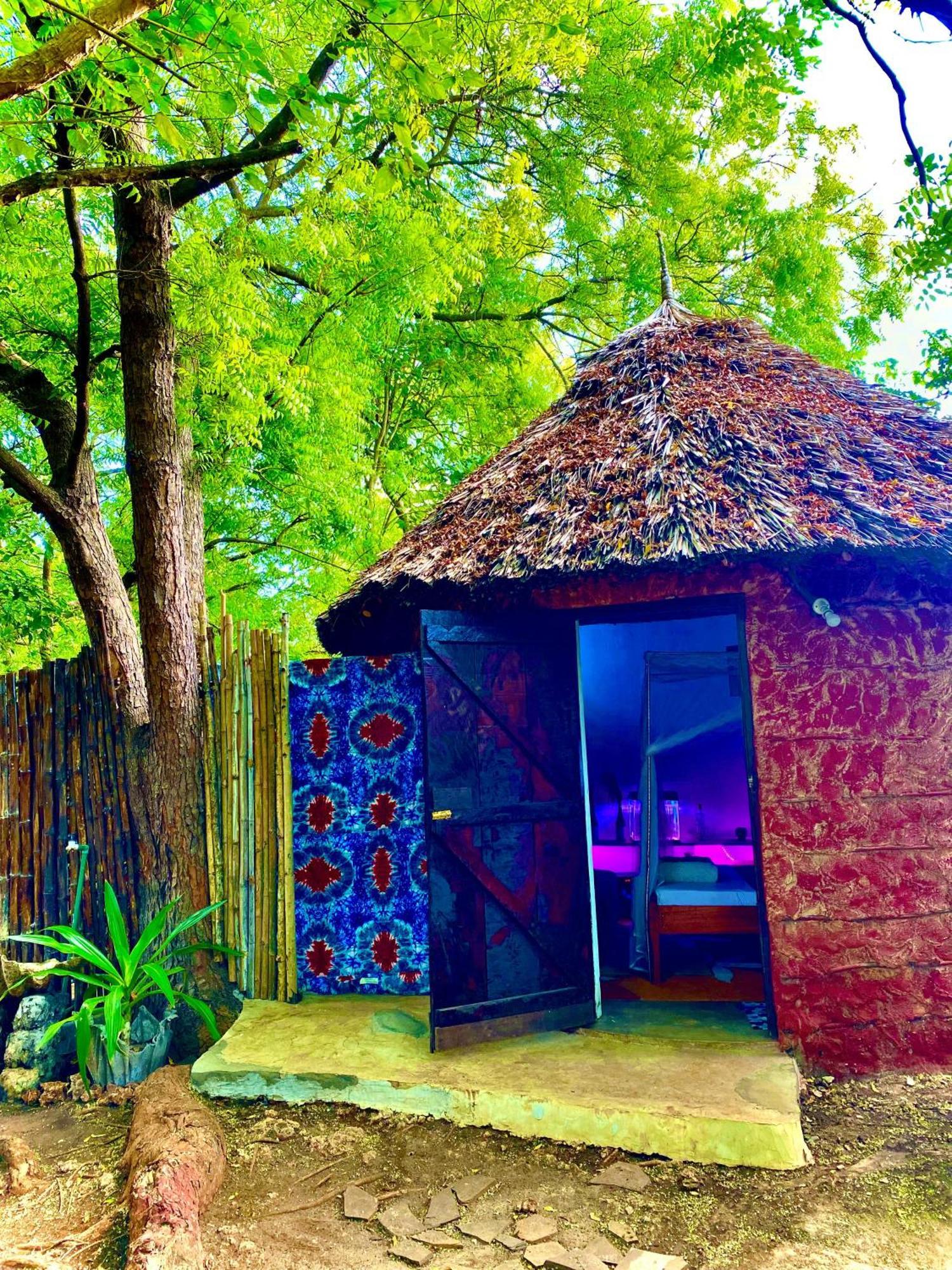 African Hut Tiny Cottage 디아니 해변 외부 사진